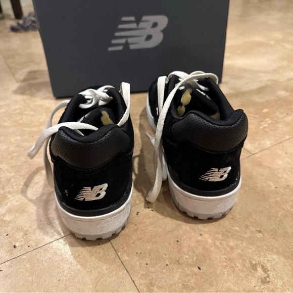 New Balance mens Black and White Sneakers size 9 - Picture 4 of 8